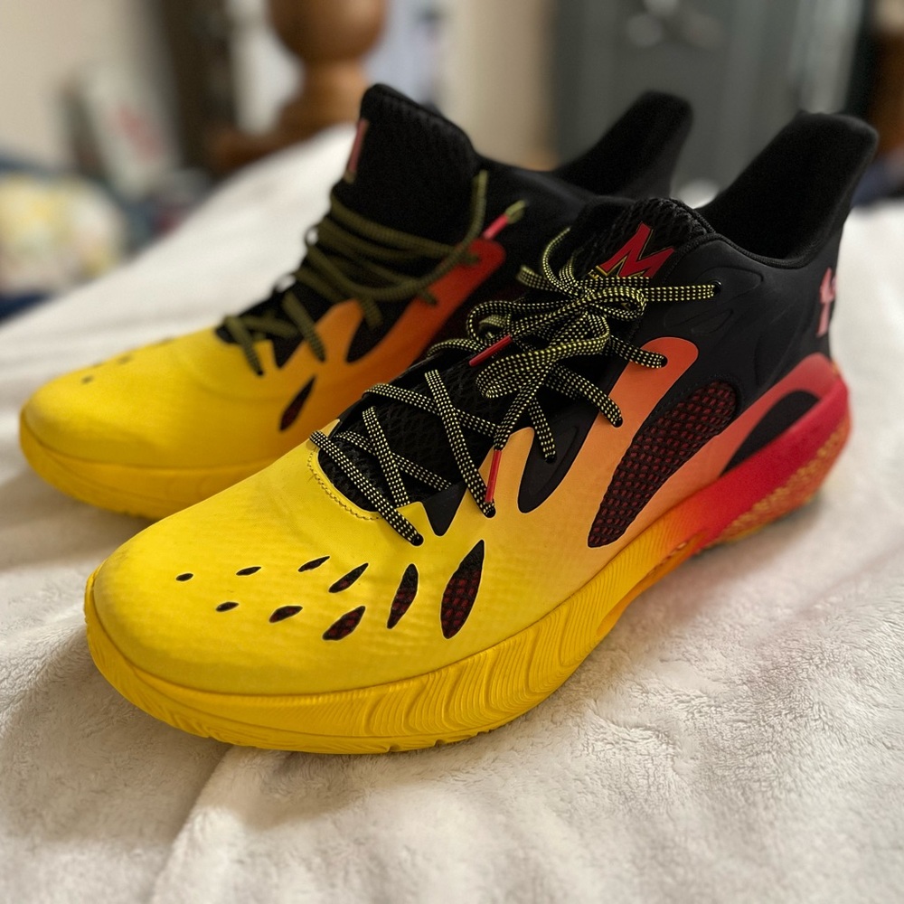 Under Armour HOVR 3 Maryland Man Sunset Shoes size 16 need insoles